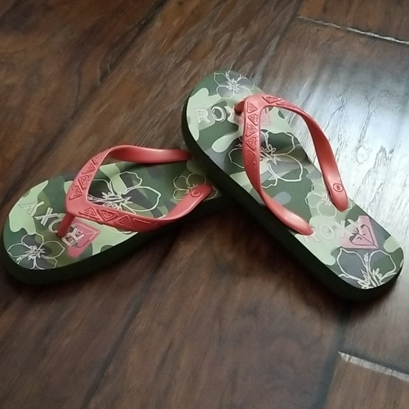 NWOT Roxy flip flops - Picture 3 of 3